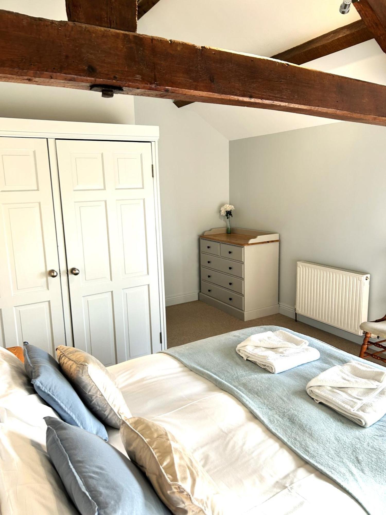 The Old Barn - Bramble Farm * Ferndown